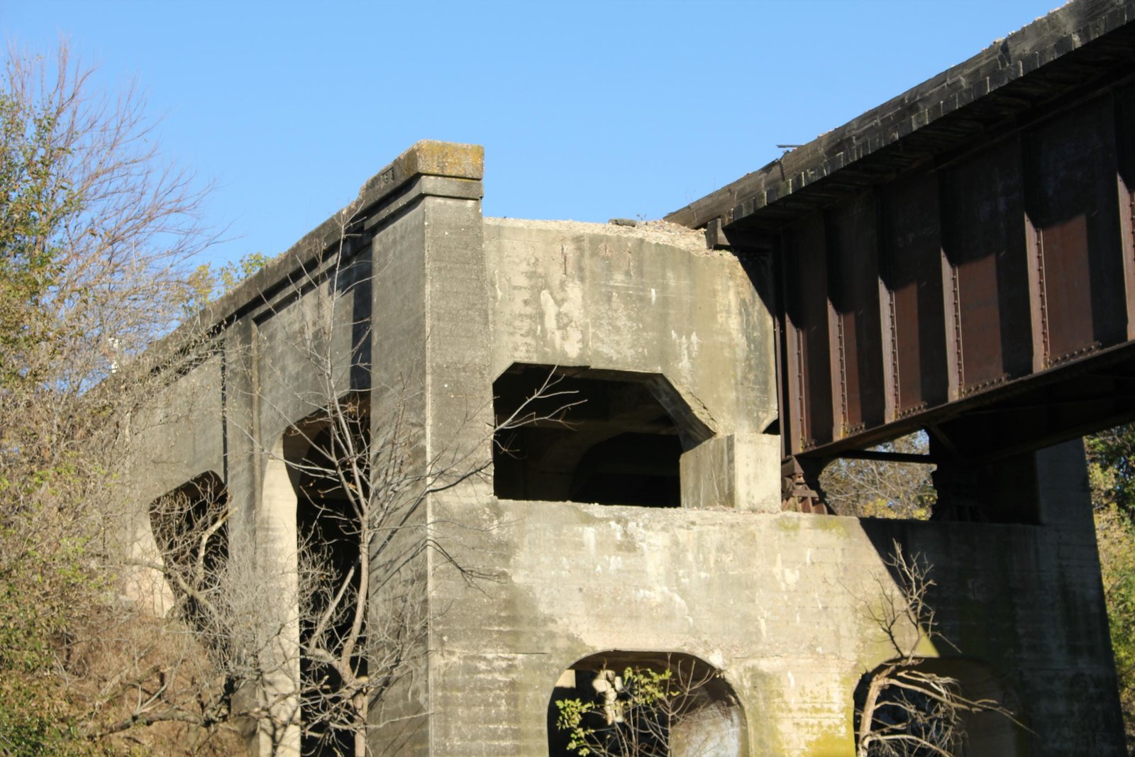 Gap for second track on west approach